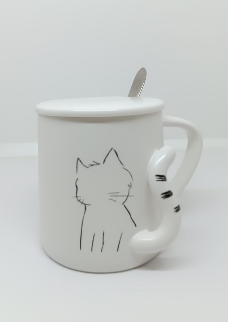 Tazza con gatto con coda in rilievo